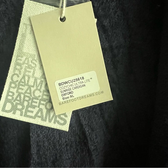 Barefoot Dreams 
COZYCHIC ULTRA LITE ®
SUNRISE CARDIGAN
OXFORD, New with Tags - Picture 5 of 6